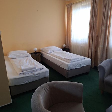 Hotel Malwa Ostrów Wielkopolski Exteriör bild