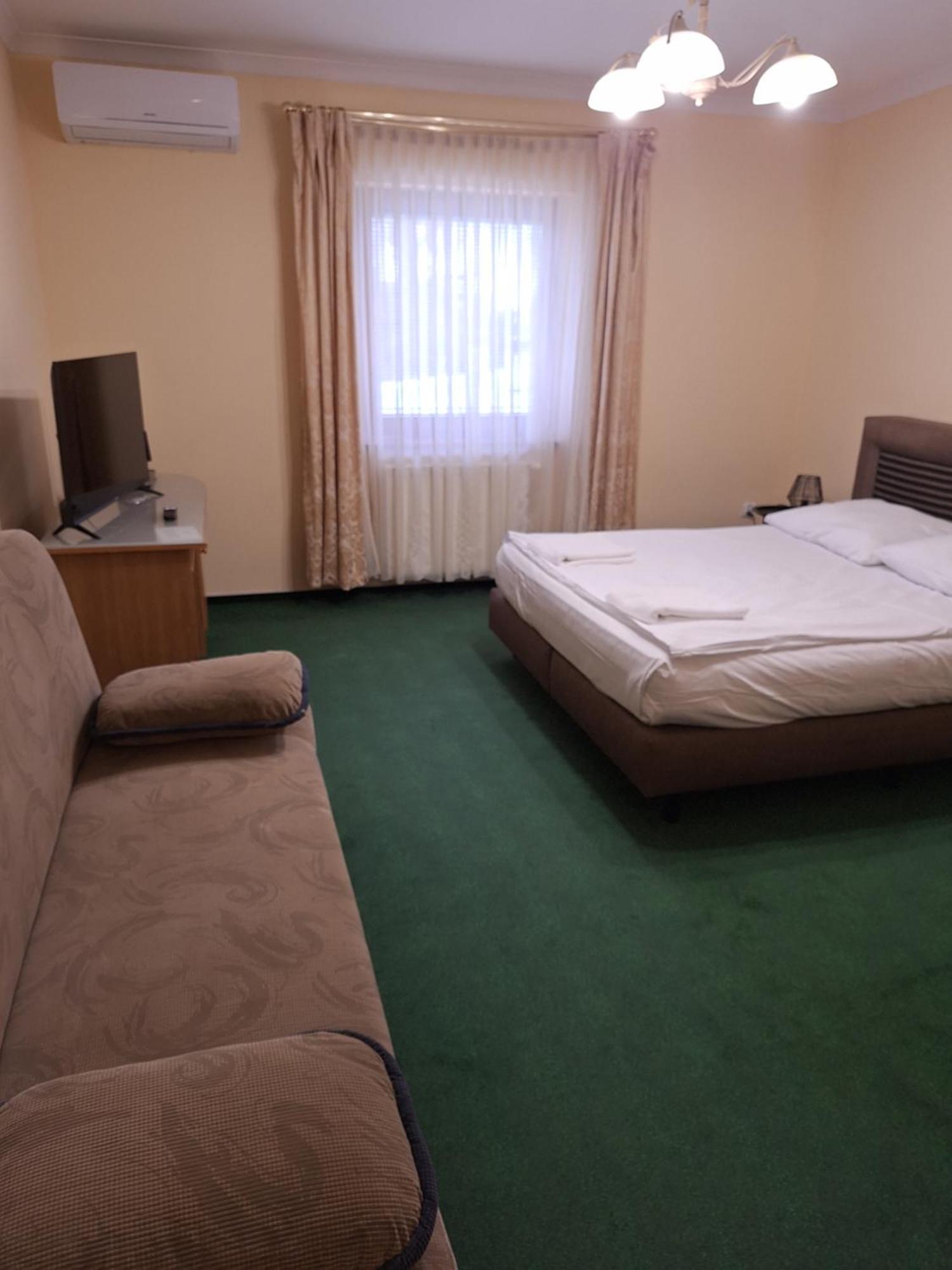 Hotel Malwa Ostrów Wielkopolski Exteriör bild