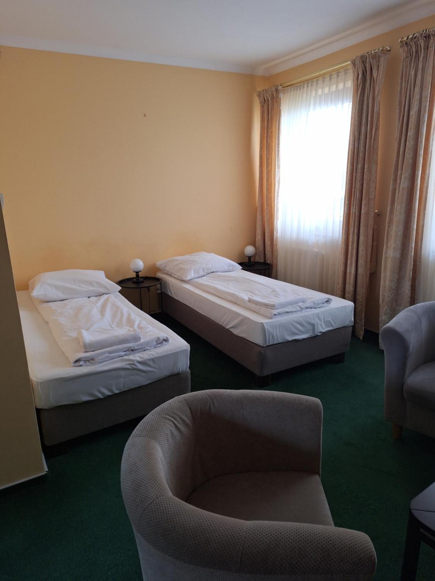 Hotel Malwa Ostrów Wielkopolski Exteriör bild