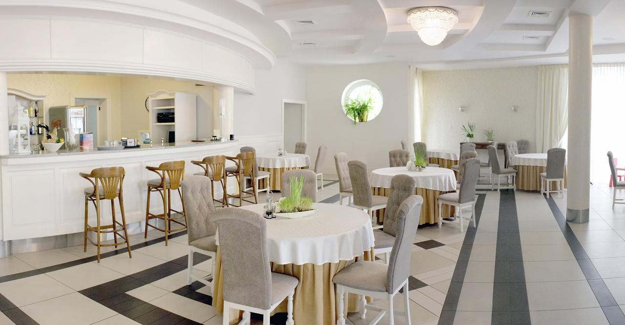 Hotel Malwa Ostrów Wielkopolski Exteriör bild