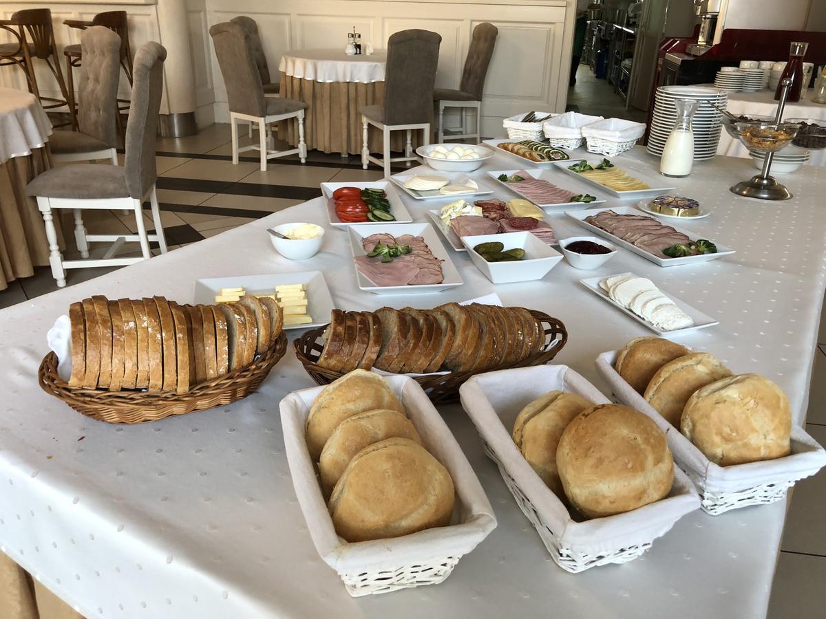 Hotel Malwa Ostrów Wielkopolski Exteriör bild